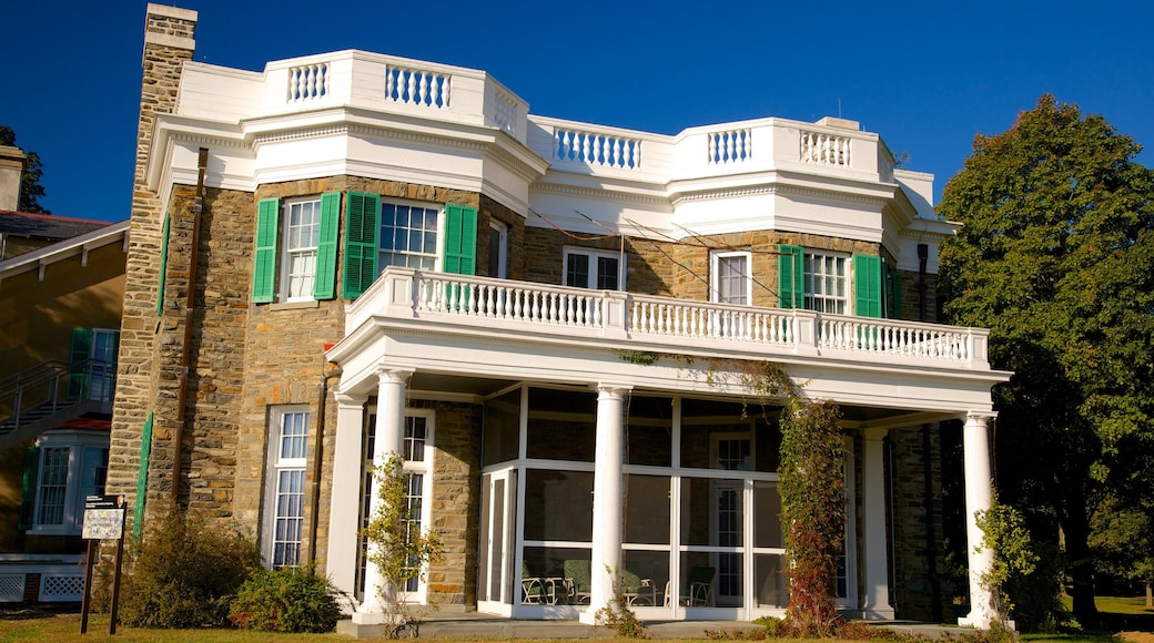 Biblioteca e Museo presidenziale di Franklin D. Roosevelt che include oggetti d\'epoca e architettura d\'epoca