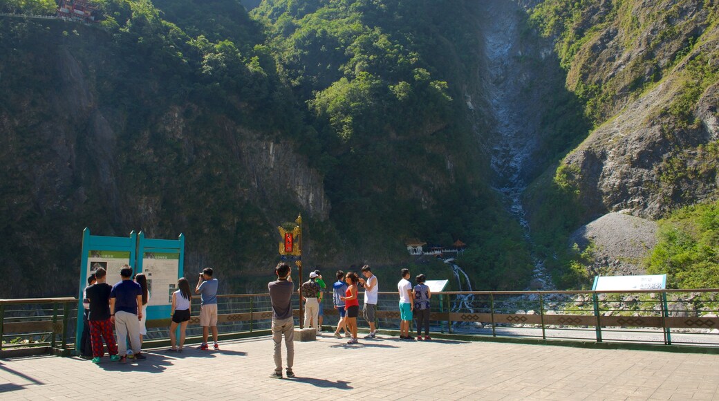 太魯閣國家公園 呈现出 景觀 和 寧靜風景