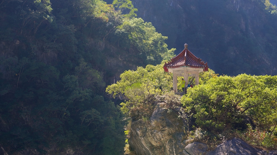 Vườn Quốc gia Taroko trong đó bao gồm cảnh thanh bình