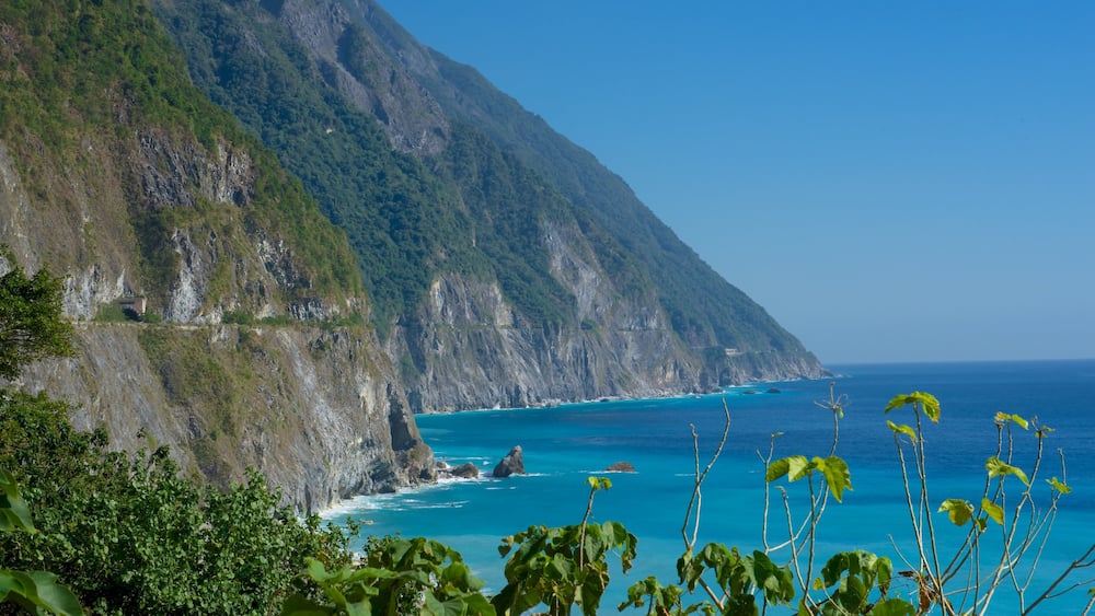 Ching-Shui Cliff showing general coastal views and rocky coastline