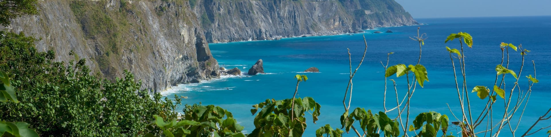 Ching-Shui Cliff showing general coastal views and rocky coastline