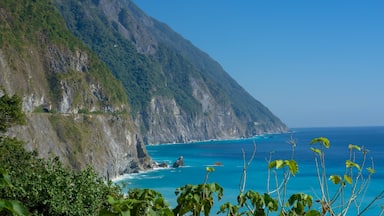 Ching-Shui Cliff showing general coastal views and rocky coastline