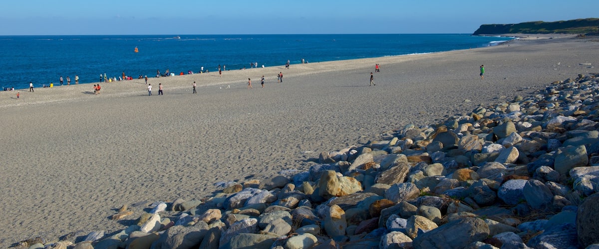 Playa Chishingtan mostrando una playa de guijarros y una playa de arena