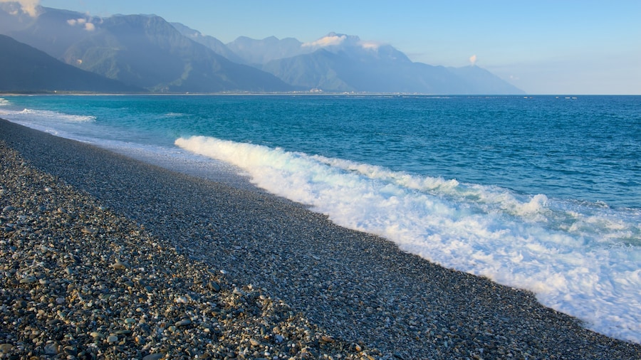 Chishingtan Beach featuring waves and a pebble beach