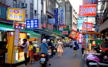 桃園市大廟後方新建案 似乎叫做世中心 Mobile01