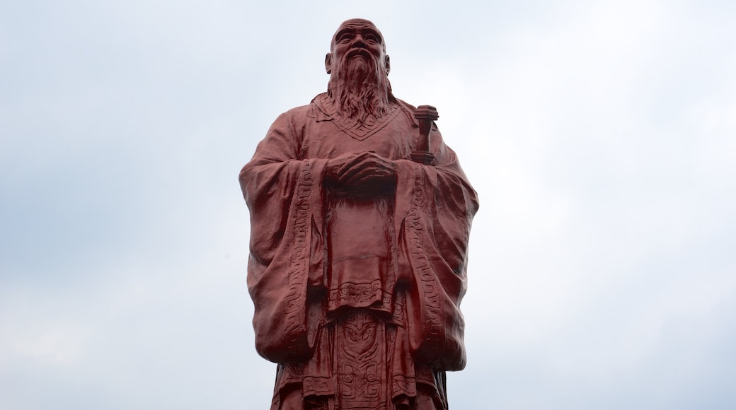 Parque de Zhongzheng mostrando uma estátua ou escultura