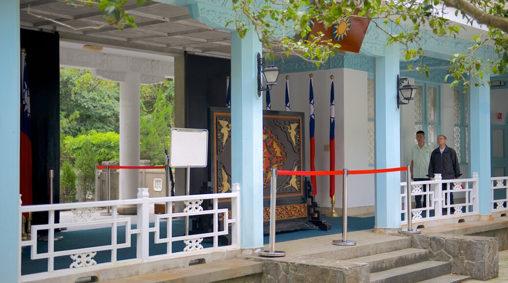 Cihu and Cihu Mausoleum featuring a monument