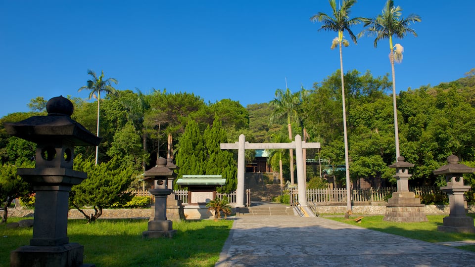 Taoyuan Shrine which includes a garden