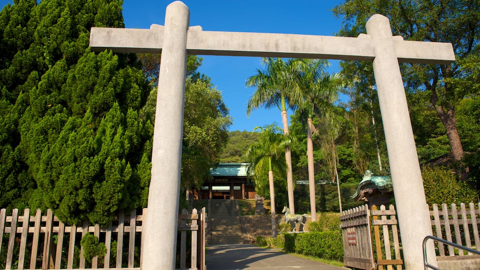 Taoyuan Shrine showing a park