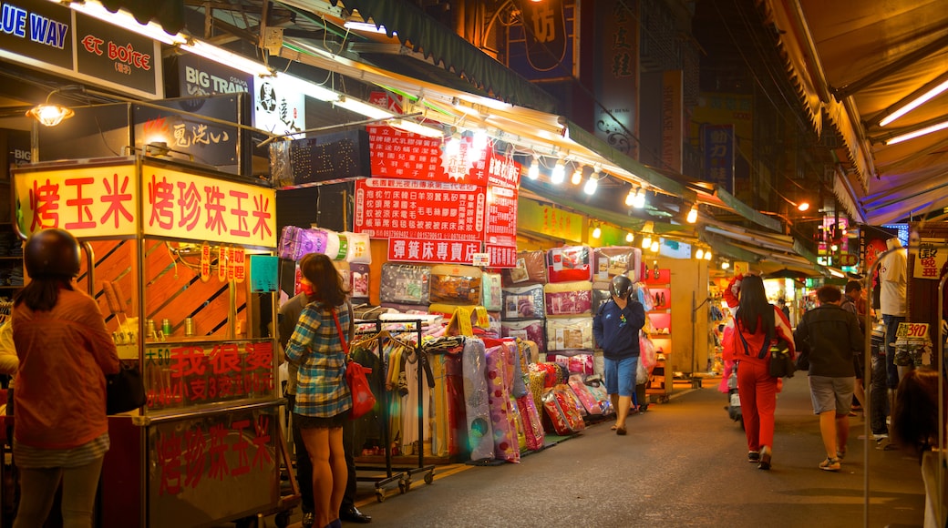 Condado de Taoyuan que incluye mercados, una ciudad y escenas nocturnas