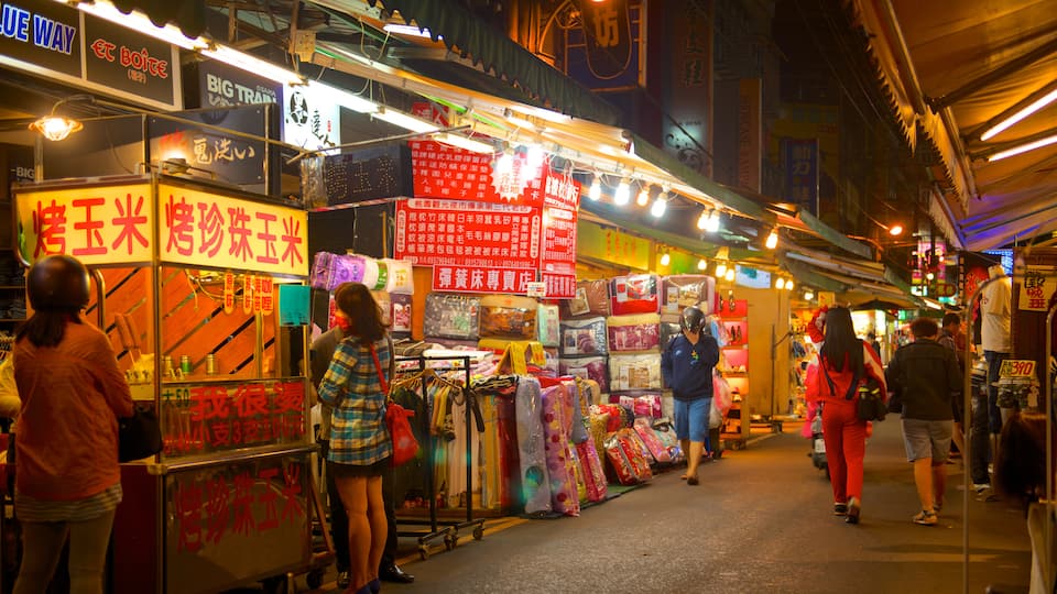 Condado de Taoyuan que incluye mercados, una ciudad y escenas nocturnas