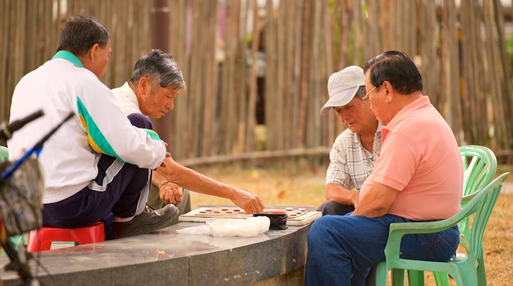 Đền Khổng Tử Cao Hùng trong đó bao gồm công viên cũng như nhóm nhỏ