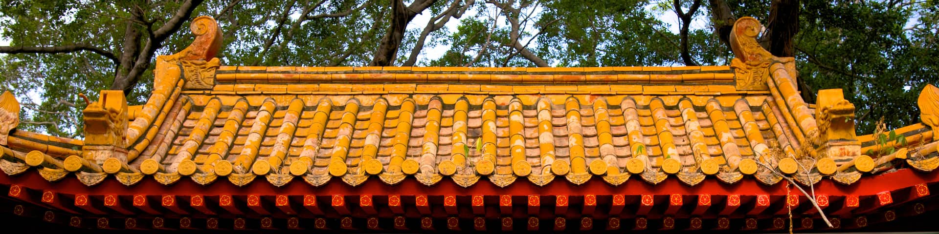 Kaohsiung Confucius Temple showing a temple or place of worship
