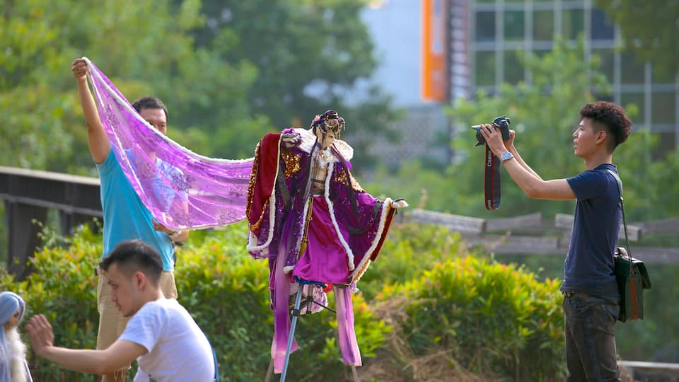 Central Park cosi come un piccolo gruppo di persone