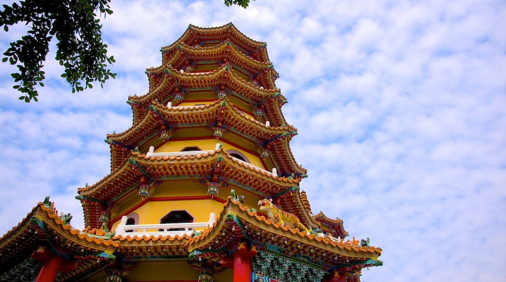 Dragon Tiger Tower showing a temple or place of worship