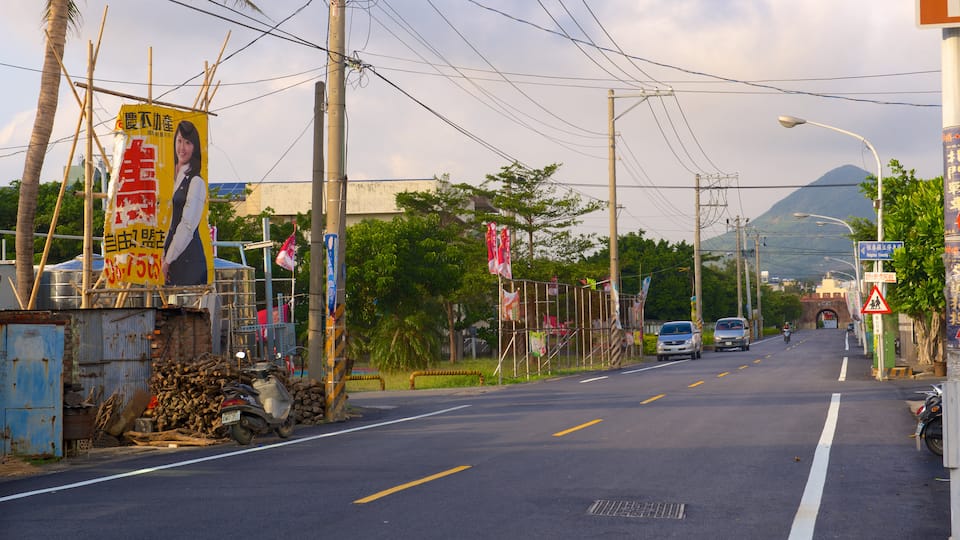 Hengchun featuring a city