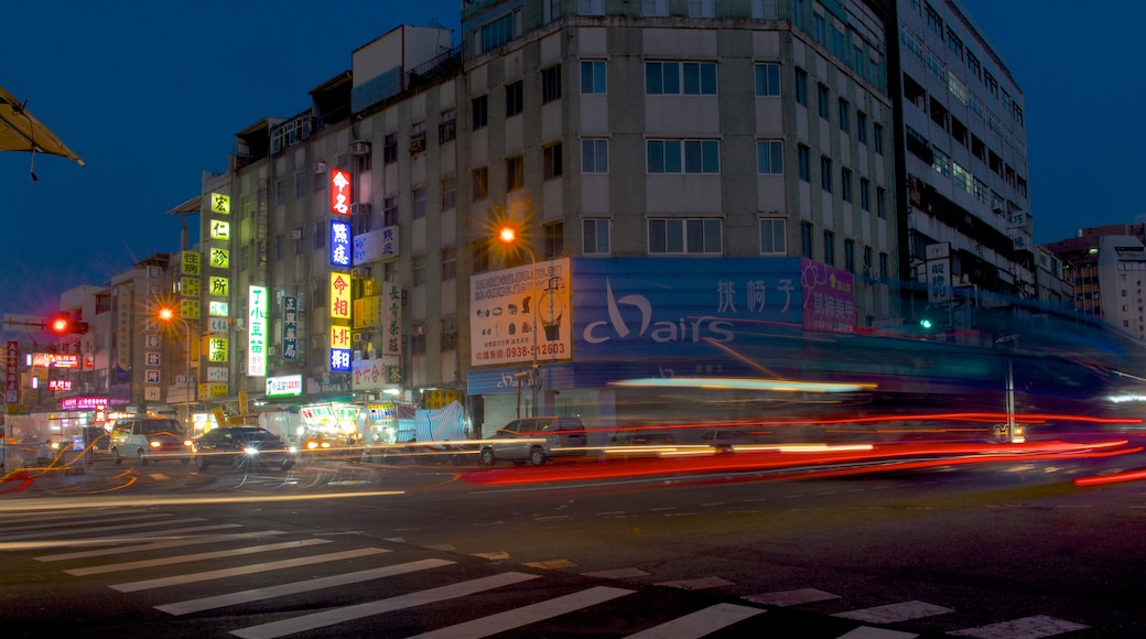 Zhonghua Night Market showing night scenes and a city