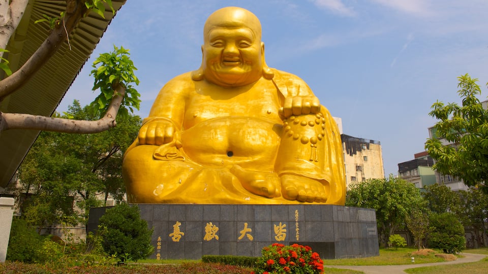 Paochueh Temple inclusief religieuze aspecten, een standbeeld of beeldhouwwerk en een park