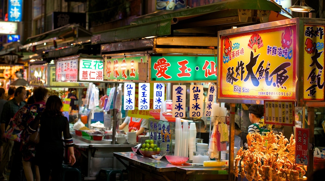 六合夜市 呈现出 夜景 和 市集