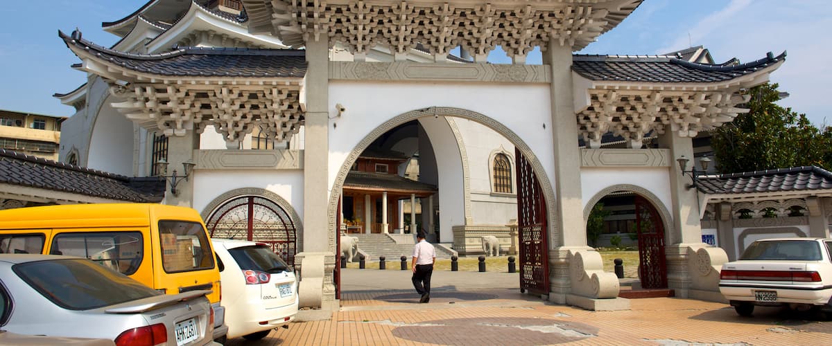 Paochueh Temple showing a temple or place of worship