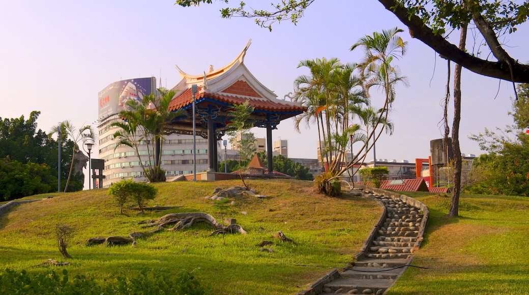 Taichung Park showing a park