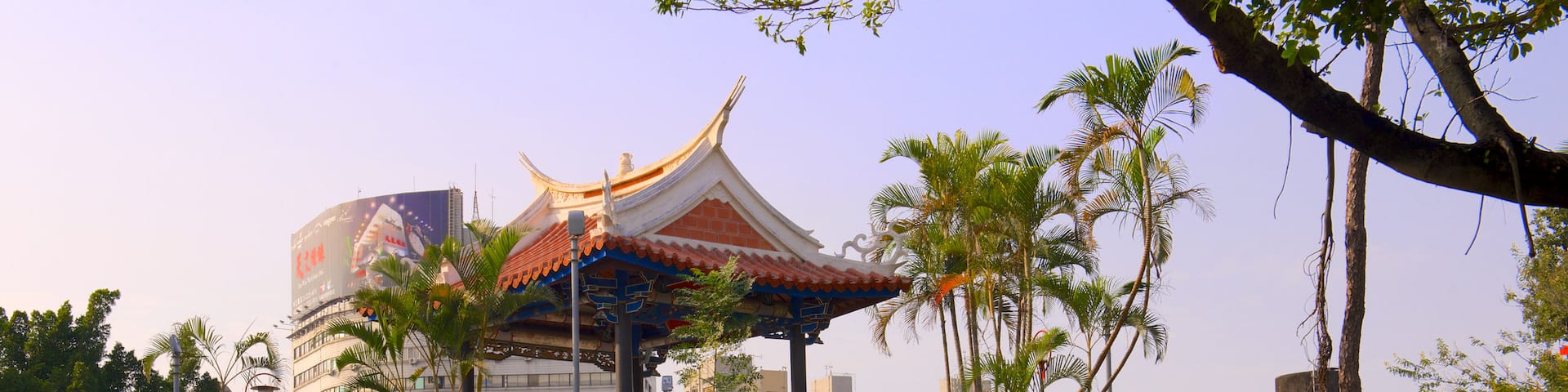 Taichung Park showing a park