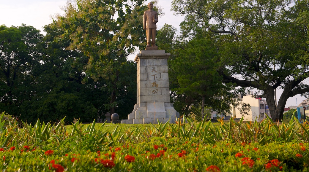 Parco di Taichung che include giardino e statua o scultura