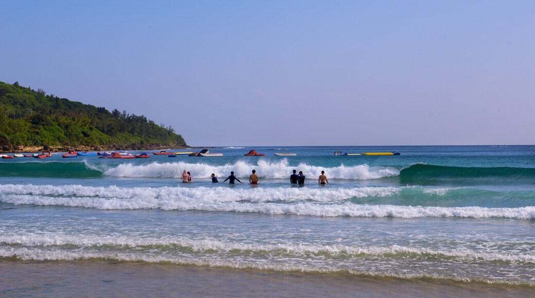 Nan Wan Beach showing a sandy beach and waves