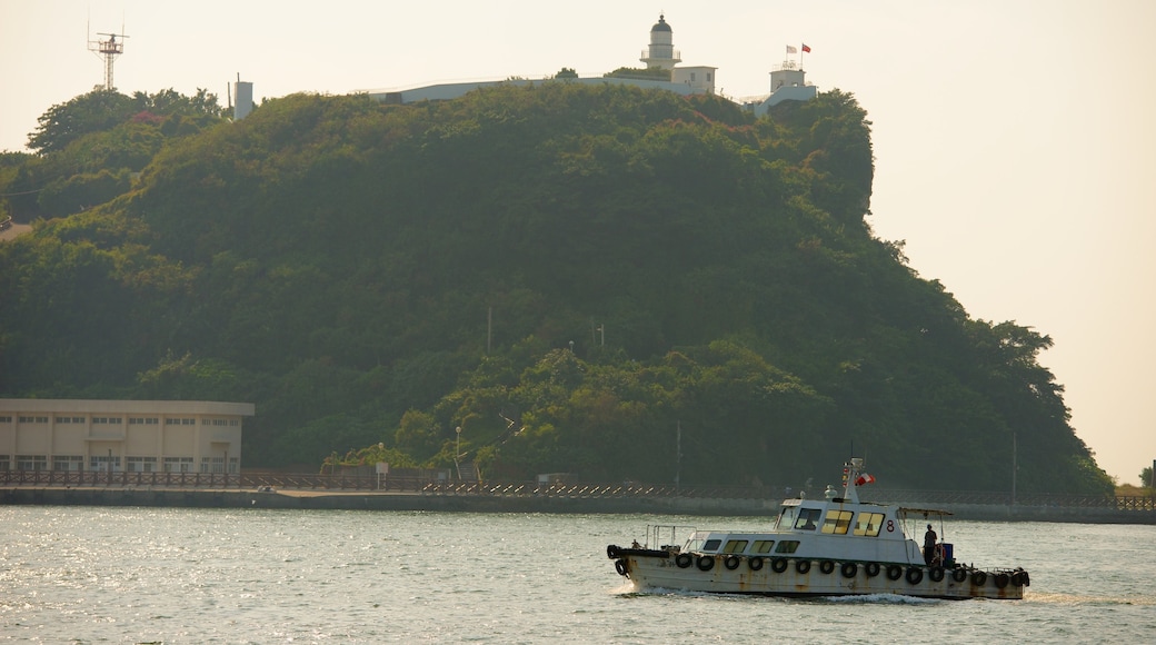 旗津灯台 表示 静かな風景, ボート と 海岸線の眺め