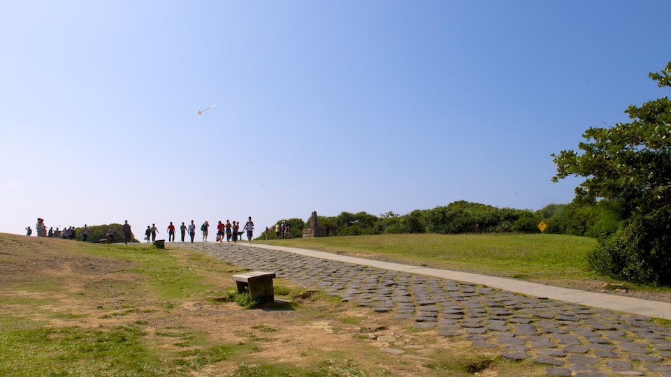 Faro de Eluanbi mostrando un parque