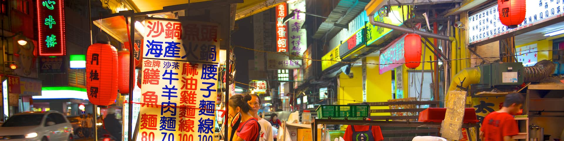 Zhonghua Night Market showing markets and night scenes
