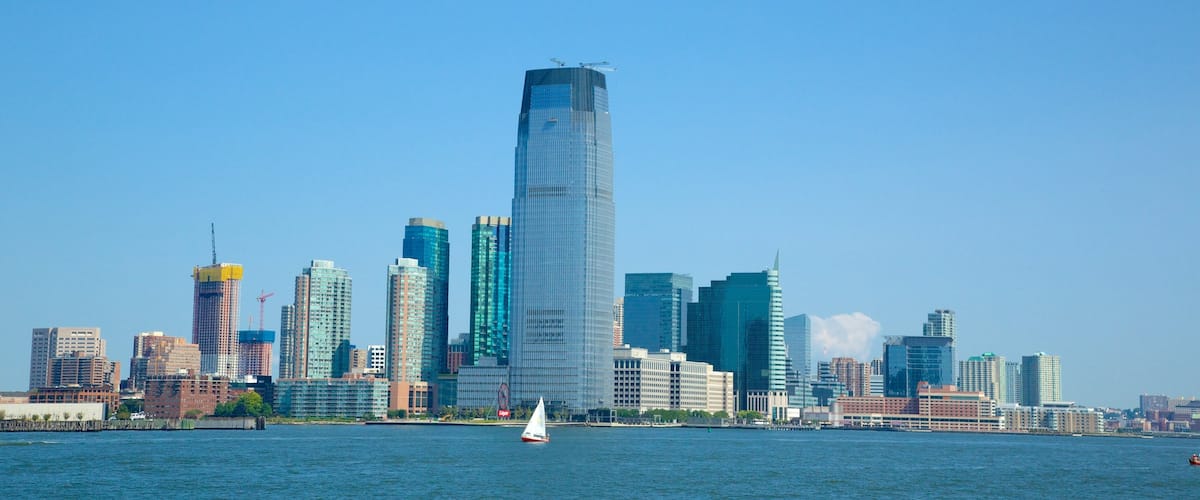 Nueva Jersey que incluye un rascacielos, vistas generales de la costa y una ciudad