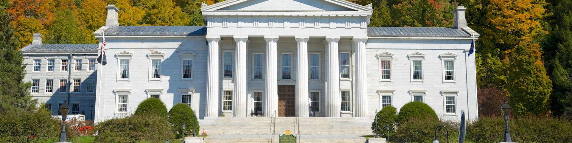 Montpelier showing heritage architecture, an administrative buidling and forest scenes