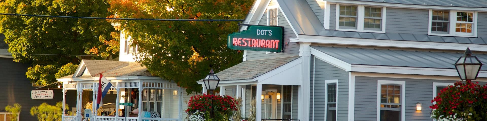 Wilmington mostrando una ciudad y los colores del otoño