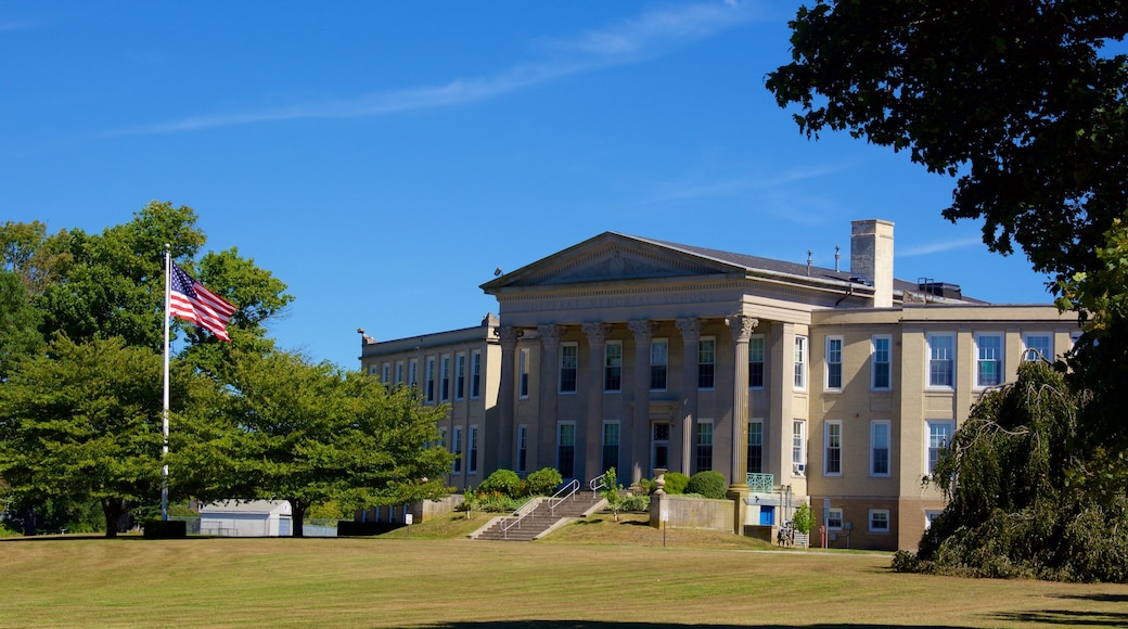 Bristol das einen Garten und Verwaltungsgebäude