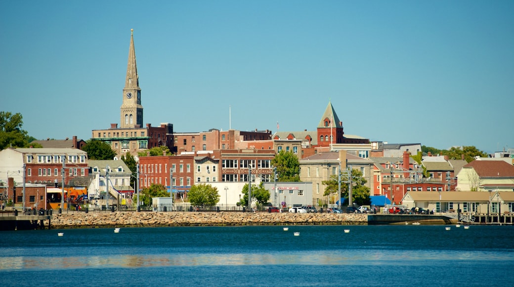 New London showing a river or creek and heritage architecture