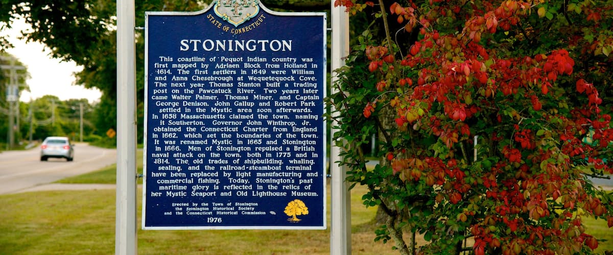 Stonington ofreciendo señalización