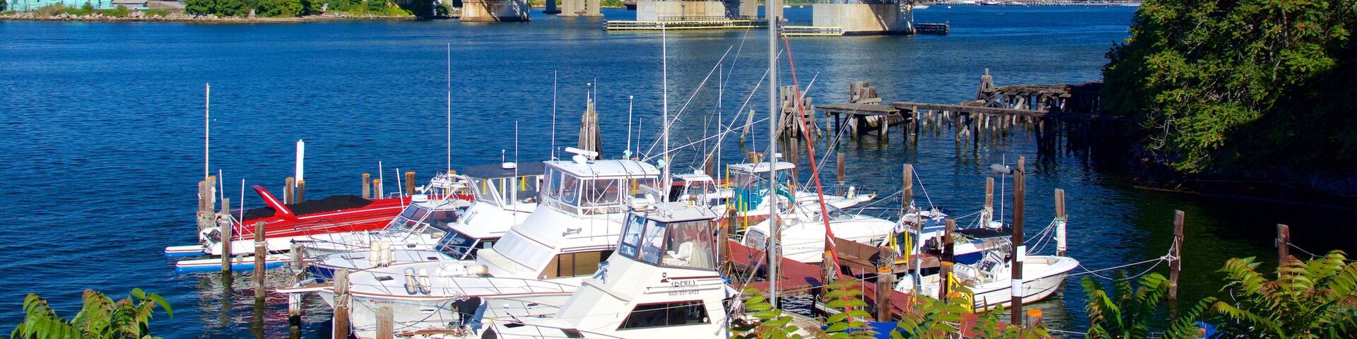 Groton welches beinhaltet Brücke und Fluss oder Bach