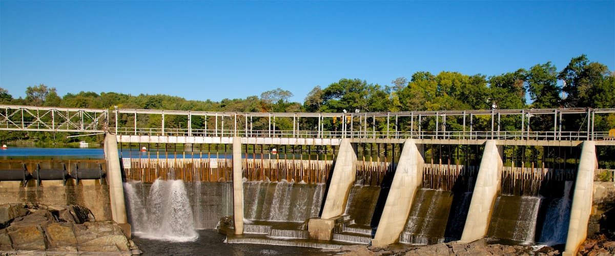 Skowhegan que incluye un río o arroyo