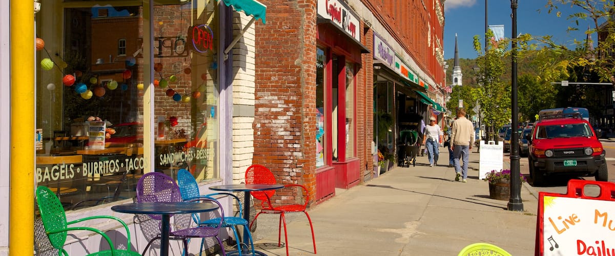 Montpelier showing cafe lifestyle and a small town or village