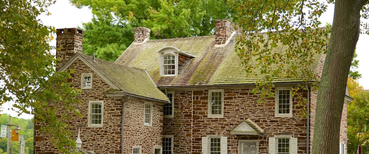 Washington Crossing showing heritage architecture and a house