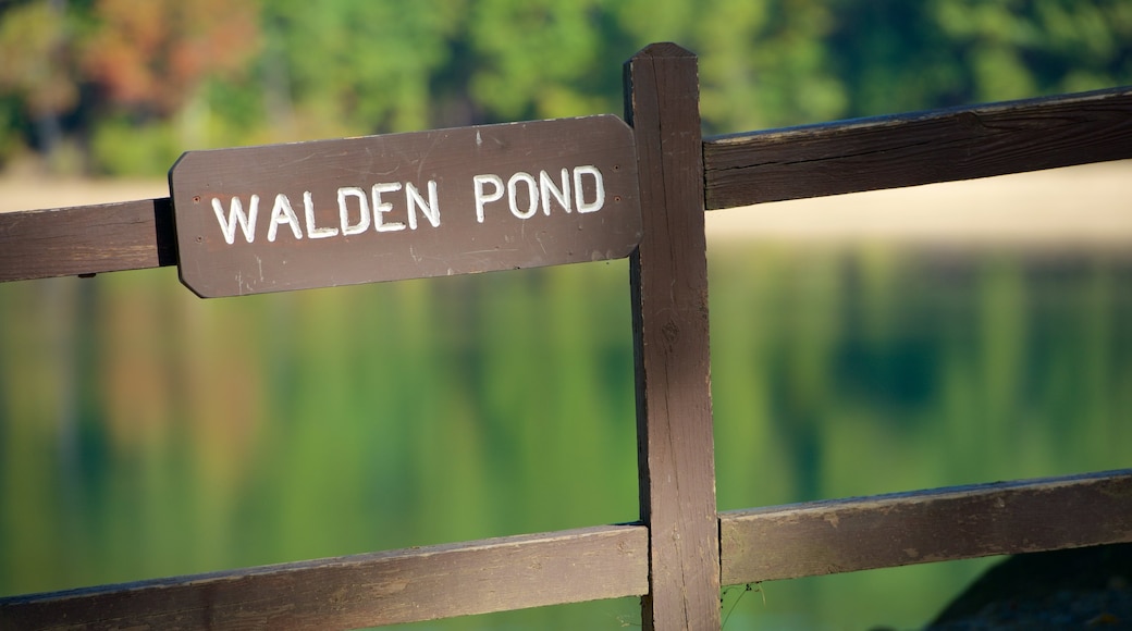 Etang de Walden montrant signalisation