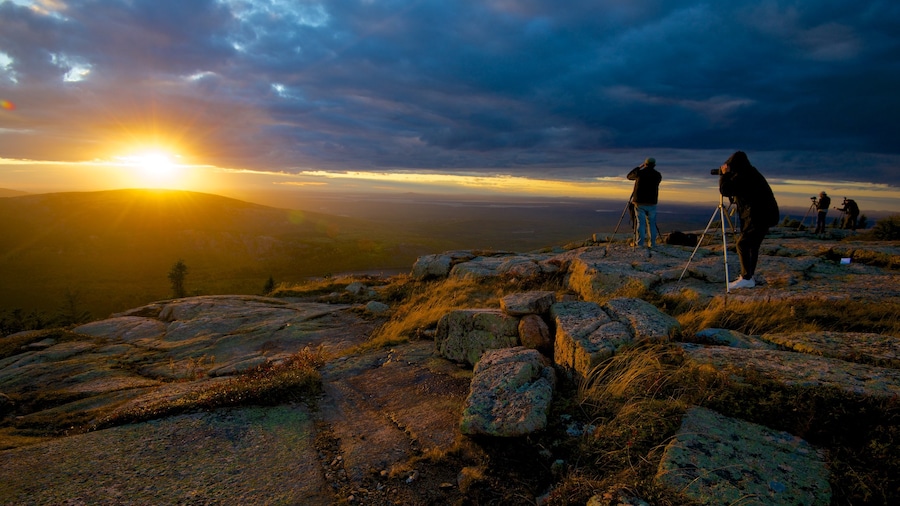 Cadillac Mountain inclusief landschappen, bergen en een zonsondergang