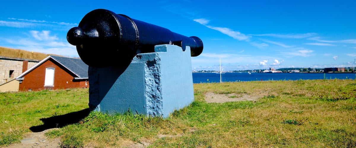 Fort Adams State Park showing heritage architecture and a coastal town