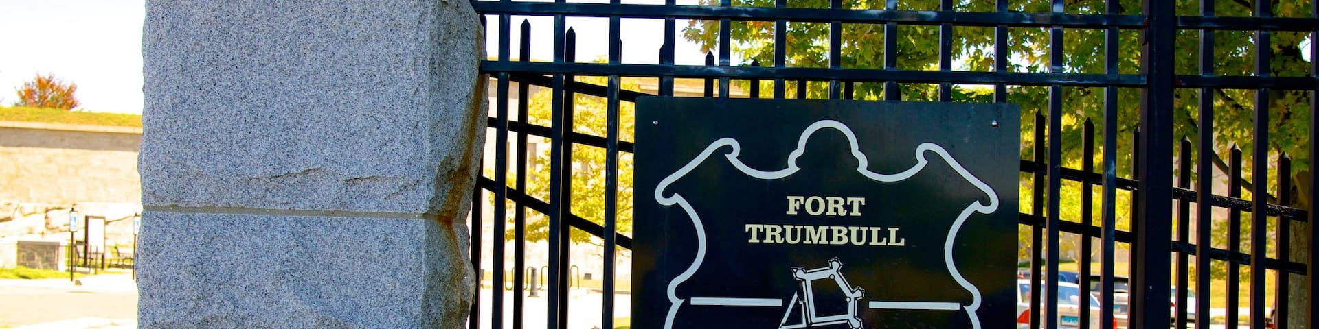 Fort Trumbull State Park featuring signage