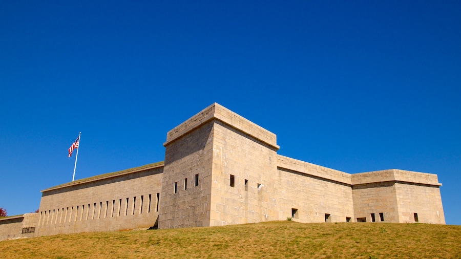 Fort Trumbull State Park showing heritage architecture