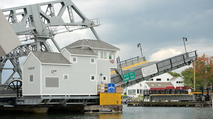 Mystic River Bascule Bridge mostrando un puente