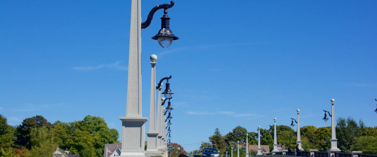 Rhode Island qui includes pont et silhouettes urbaines