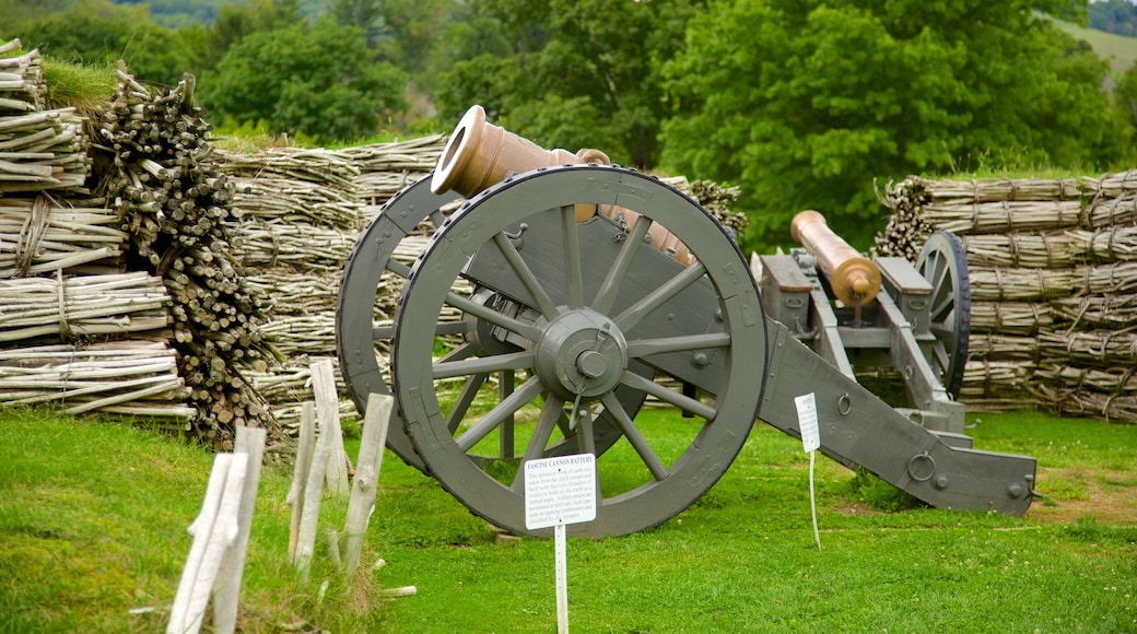 Fort Ligonier qui includes ferme et monument