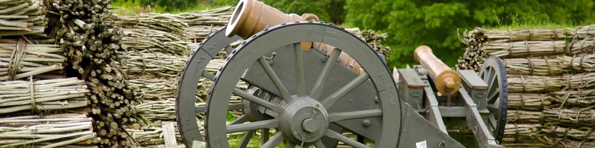 Fort Ligonier showing farmland and a monument